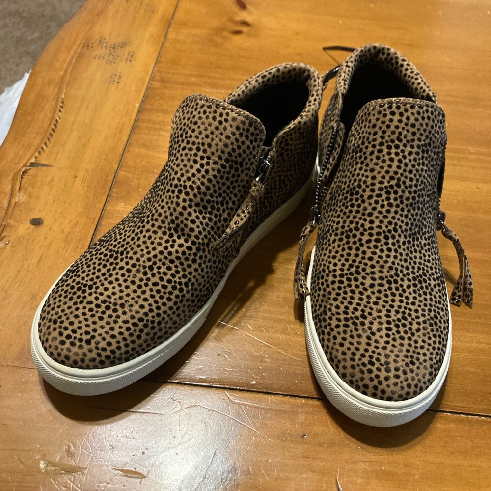 sz 4 GB girls leopard print booties. NWOT